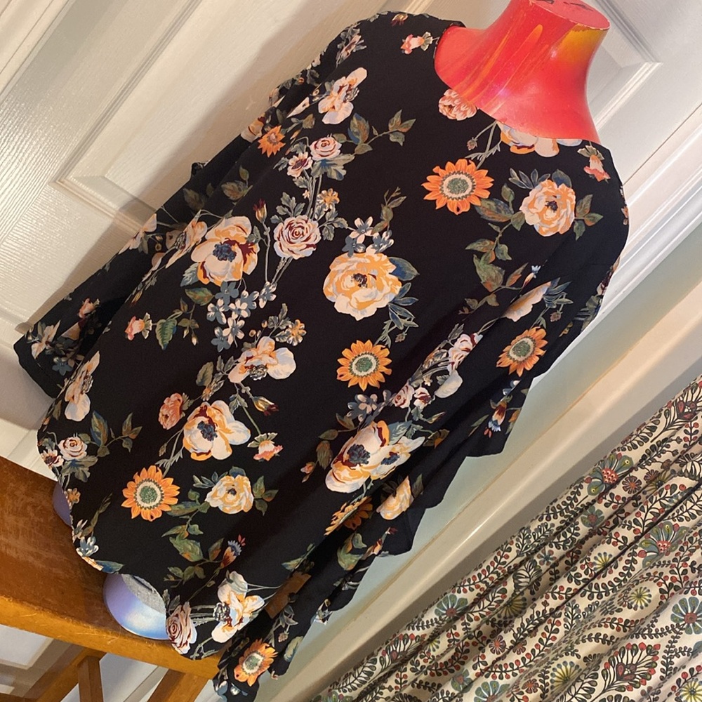 Ava & Viv Black Floral Blouse - Picture 4 of 13